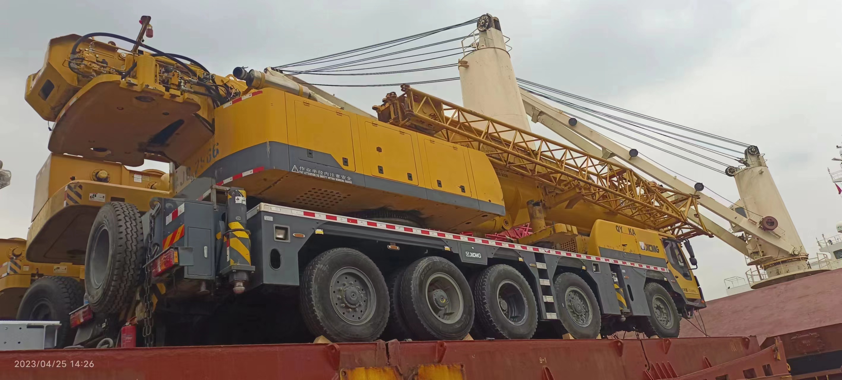 XCMG TRUCK CRANE 100TON SHIPMENT